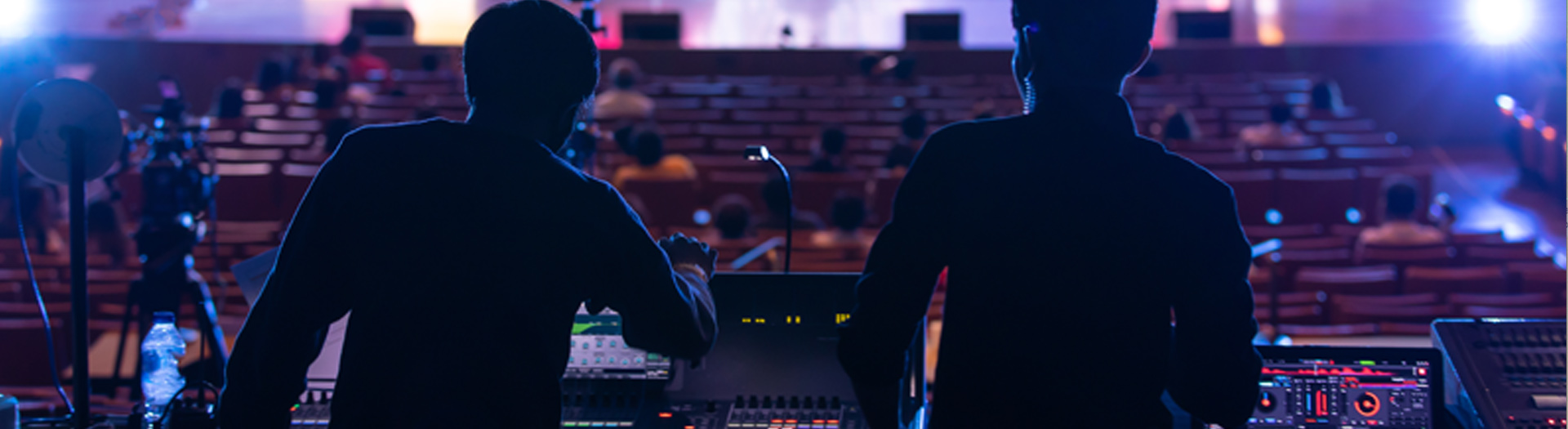 Gestione di qualsiasi tipo di service Audio Video con tecnici altamente qualificati Gestione di qualsiasi tipo di service Audio Video con tecnici altamente qualificati